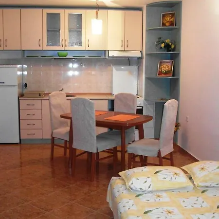Lucky Buruna Appartement *